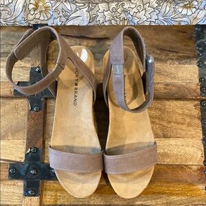 Lucky Brand Brown Minimalist Sandals